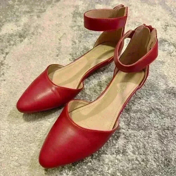 Women’s Red Dream Pairs - Picture 1 of 9